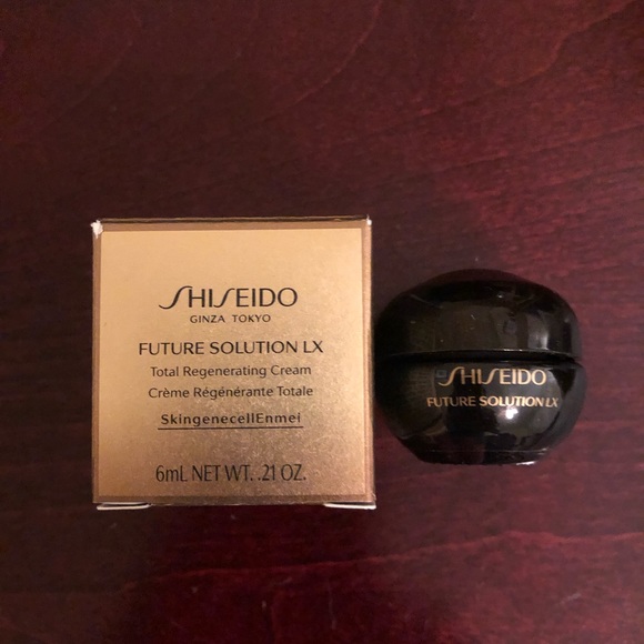 BRAND NEW Shiseido ‘Future Solution LX’ Gift Set - Picture 3 of 8